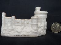 5221 WH Goss Crested China Model of Windsor Castle - Matching Crest of Windsor