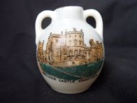 11531 Willow Art Vase - Transfer crest of Belvoir Castle Grantham